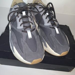 Adidas yeezy boost 700 magnet size 13